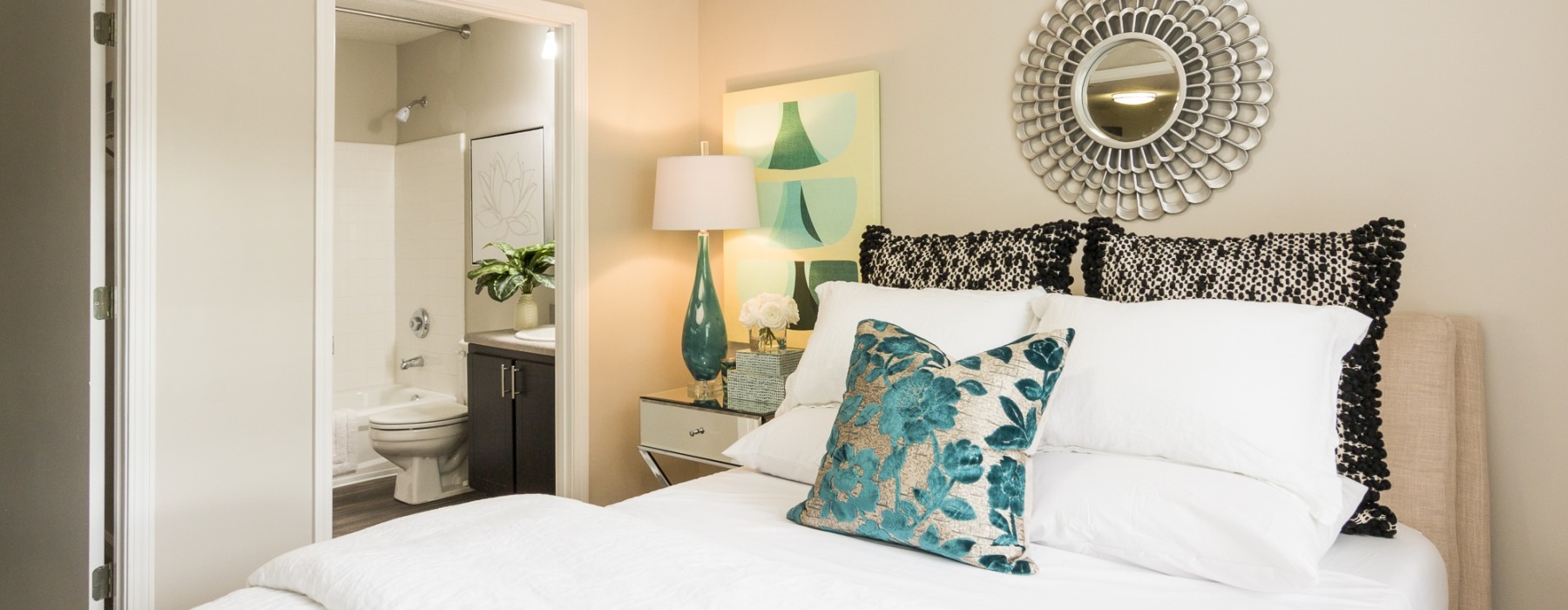 bedroom with bed and lamp and mirror